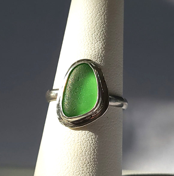 Beach Sea Glass Kelly Green Ring 6 1/2 Sterling Silver JILLIAN VO ~ USA